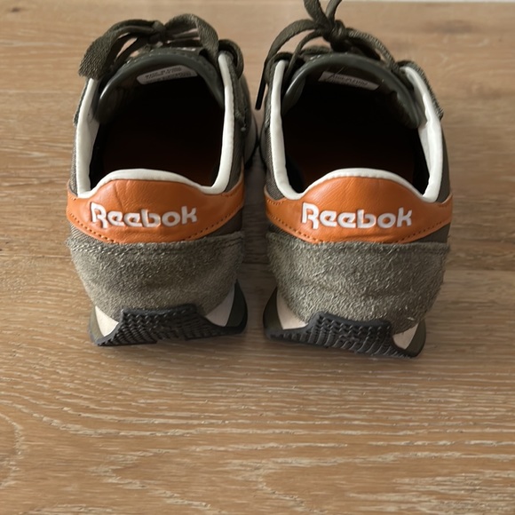 Reebok women sneakes - Picture 2 of 5